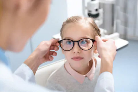 4 Tips to Prepare Your Children for Prescription Glasses